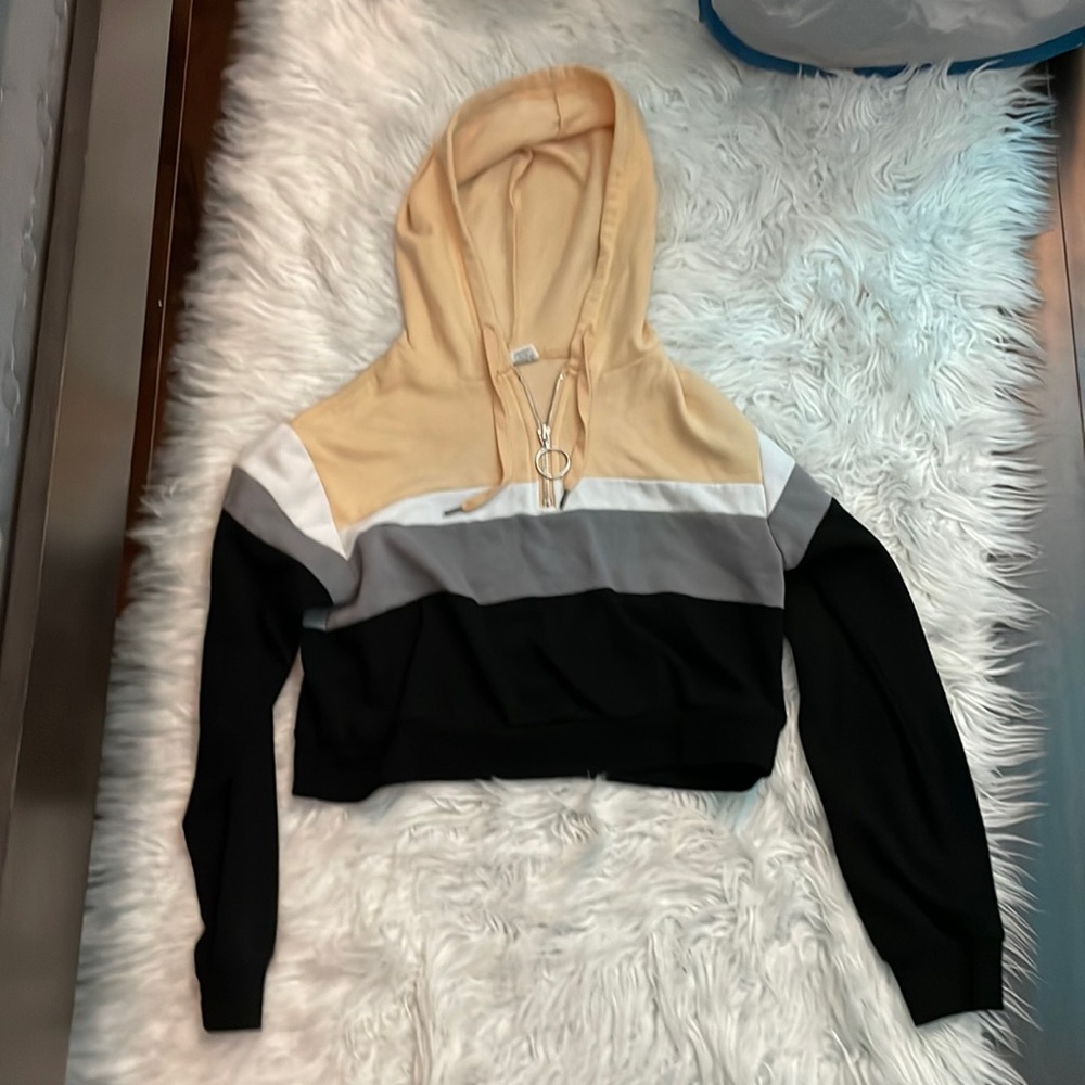 Red white black cropped zip up XS